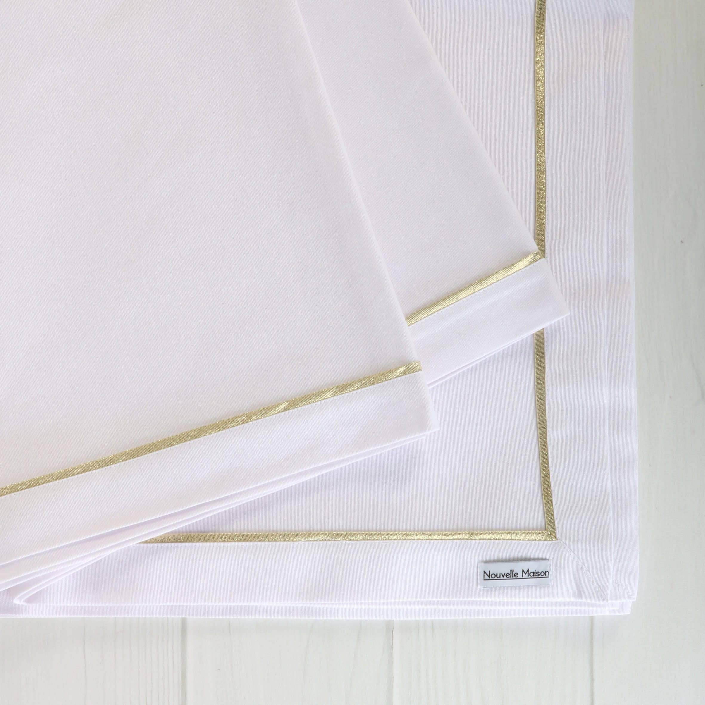 מפת שולחן דגם סרט זהב